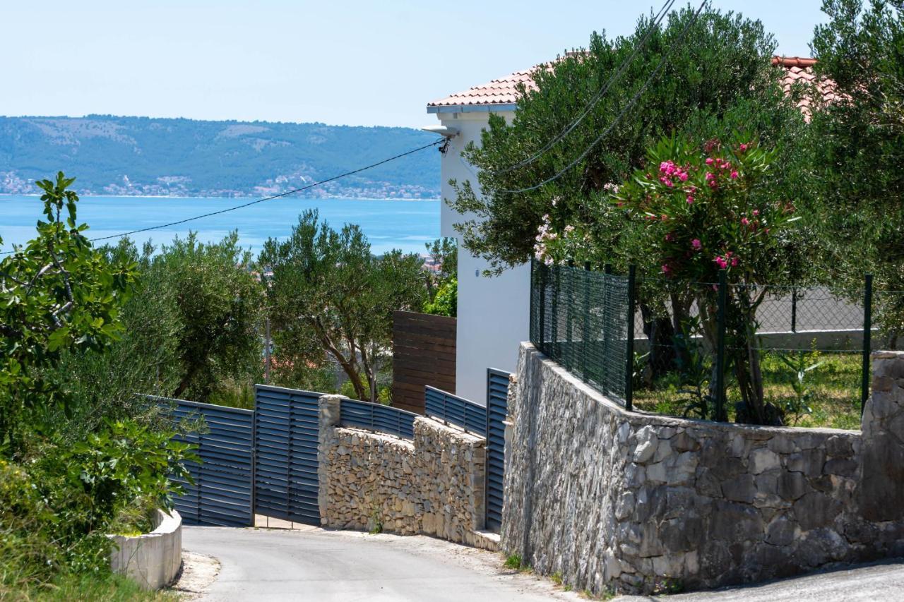 Plum Holiday Home Kaštel Stari Exterior foto
